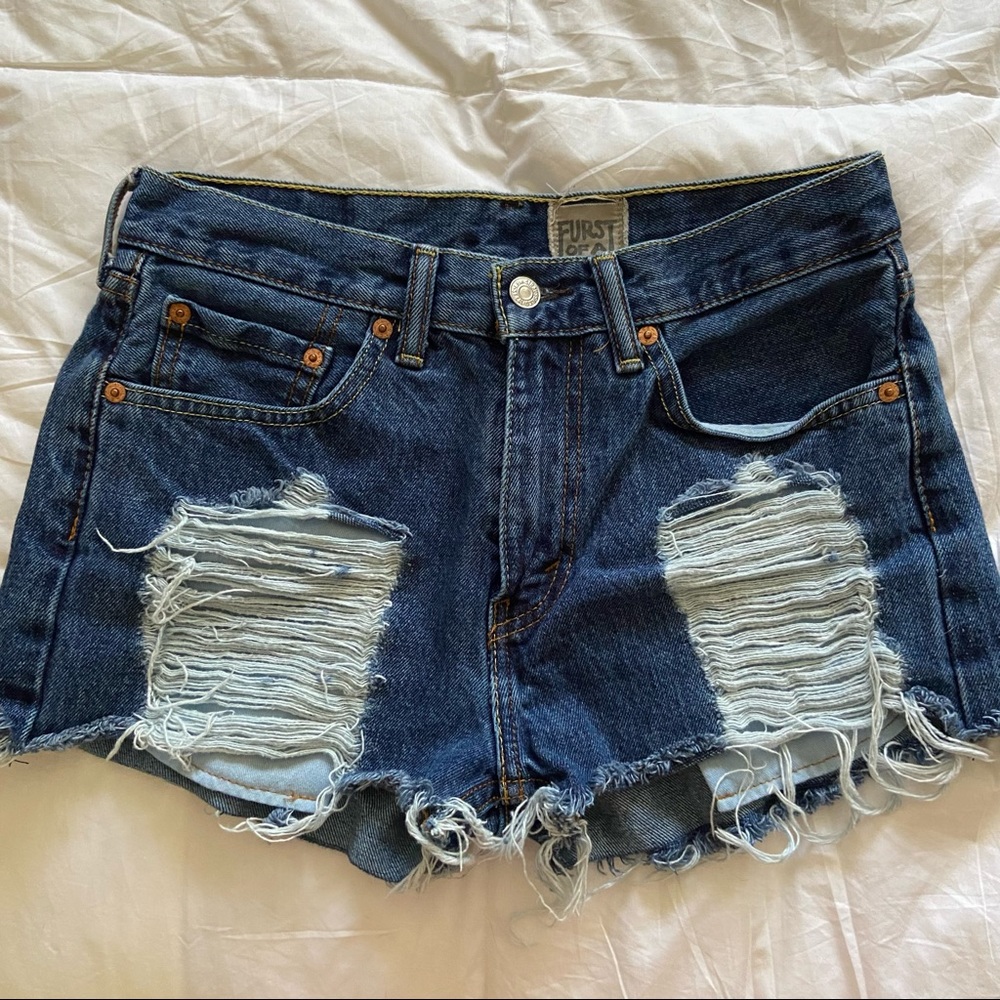 ❗️SOLD❗️Vintage Levi’s Ripped Denim Shorts